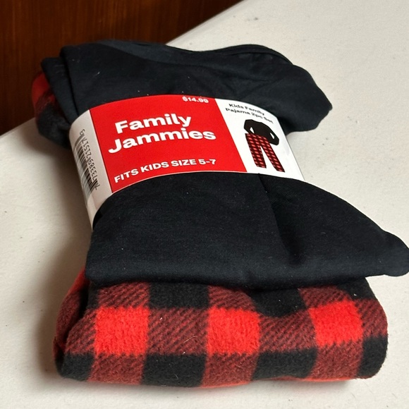 Plaid Flannel Pajama with Black top set for kids size 5-7 - Picture 6 of 8